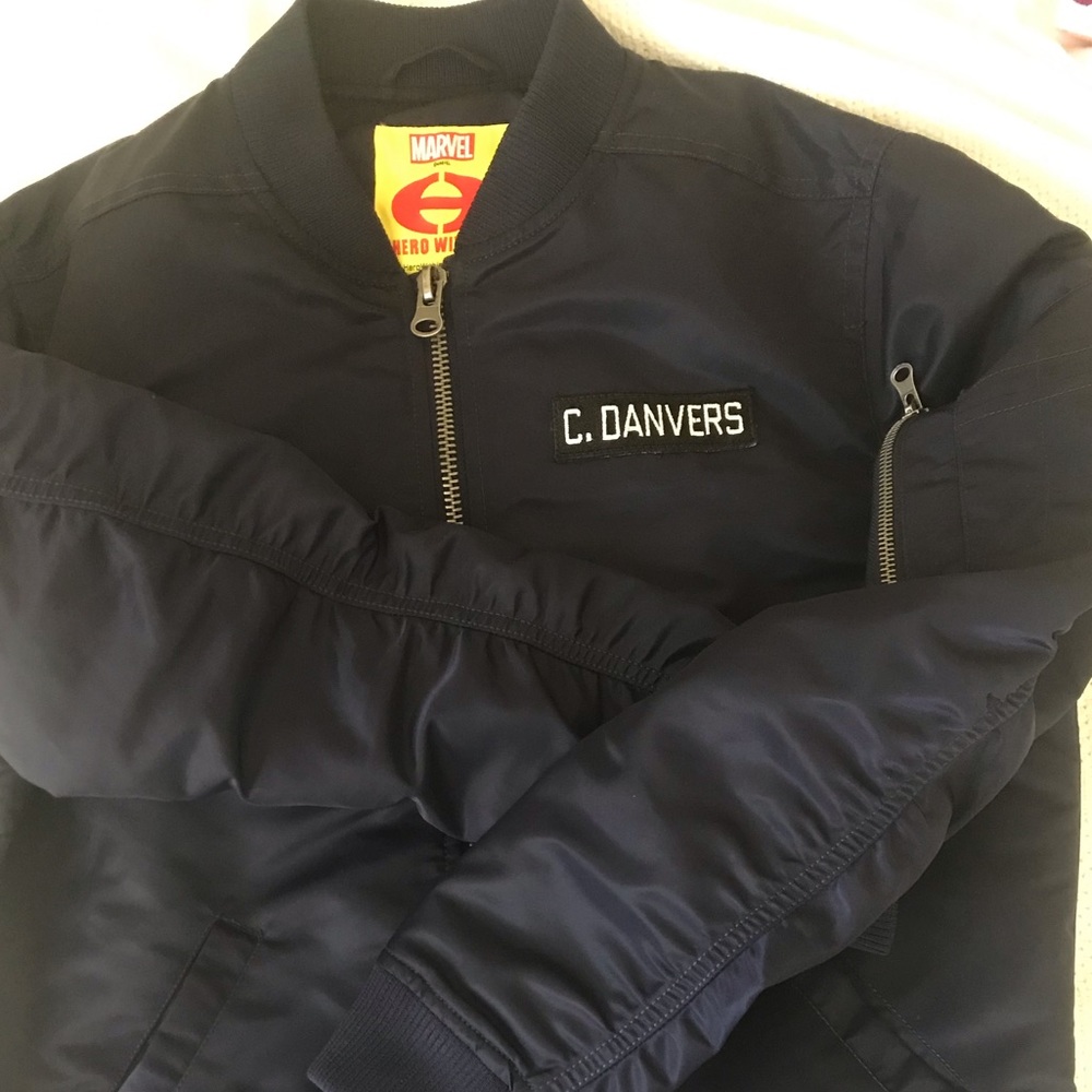 Captain Marvel flight jacket - Picture 2 of 6